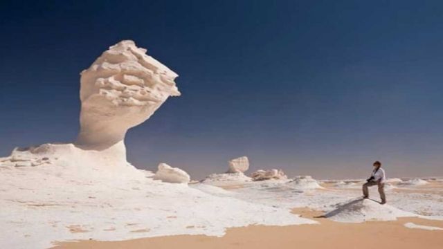 2 Day tour to the White Desert and Bahariya Oasis from El Gouna by flight