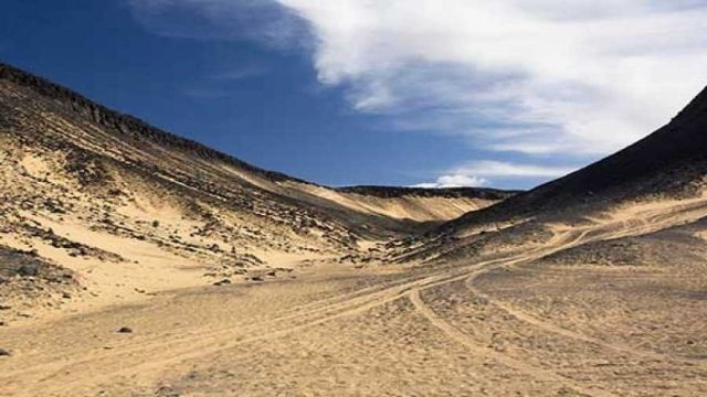 2 Day tour to the White Desert and Bahariya Oasis from El Gouna by flight