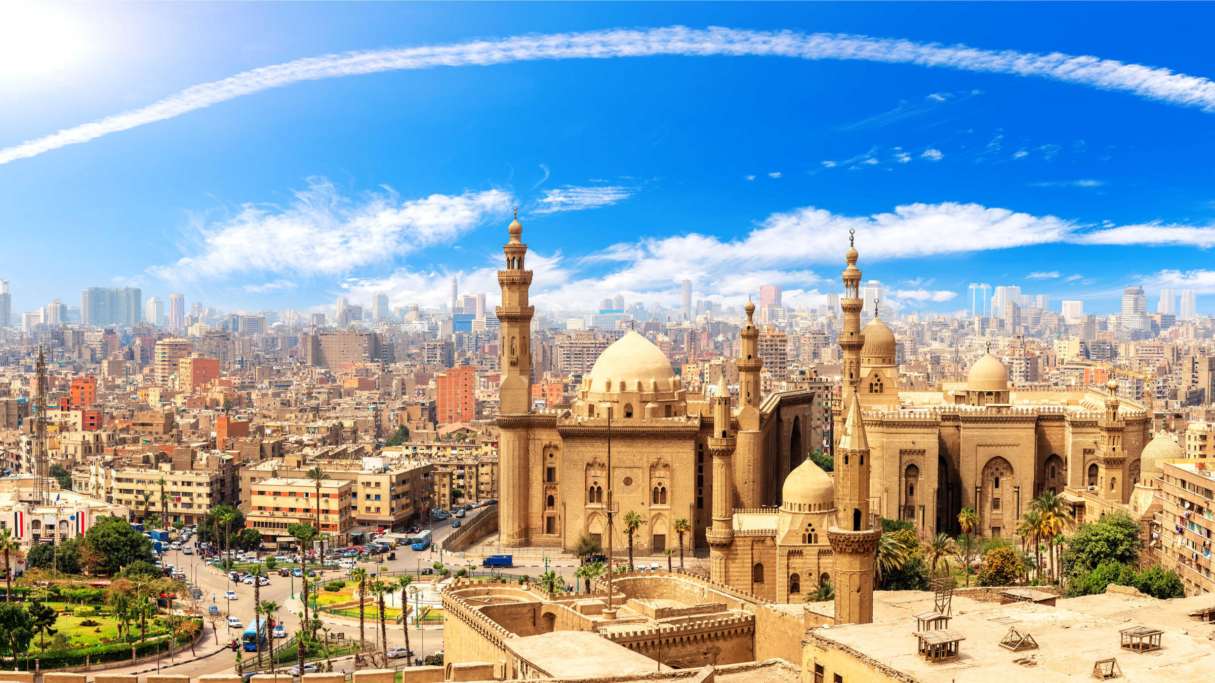 2 Days trip to the white desert and Giza Pyramids from Alexanderia Port
