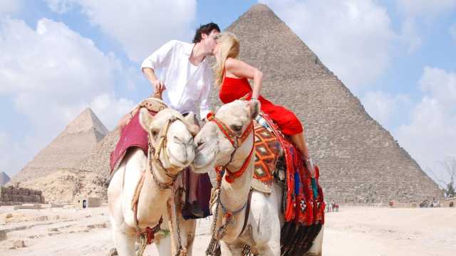 Day Tour To Pyramids Of Giza and Civilization Museum