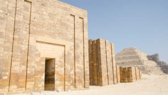 Day Trip to Giza Pyramids Sakkara from Cairo