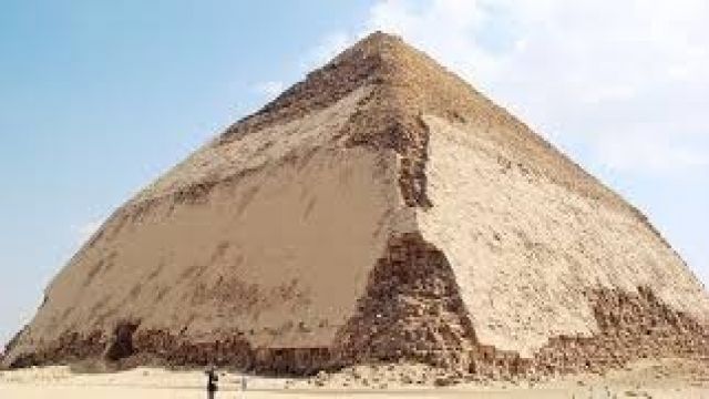 Day tour to Dahshur Pyramids and Meidoum Pyramid from Cairo