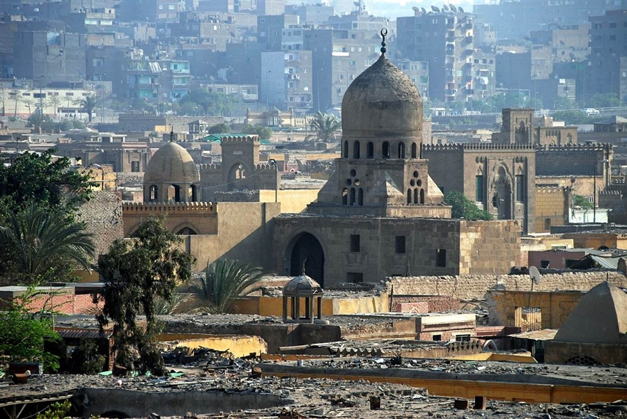 Tour to the dead city of Cairo