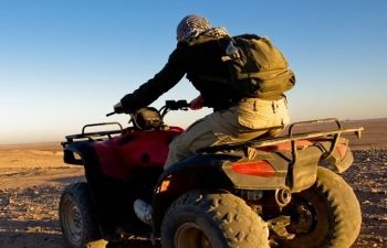El Gouna Wüste Morgen Safari Ausflug mit dem Quad Bike