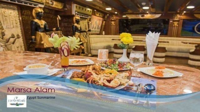 Paseo en barco Nefertari Seascope desde El Quseir con cena