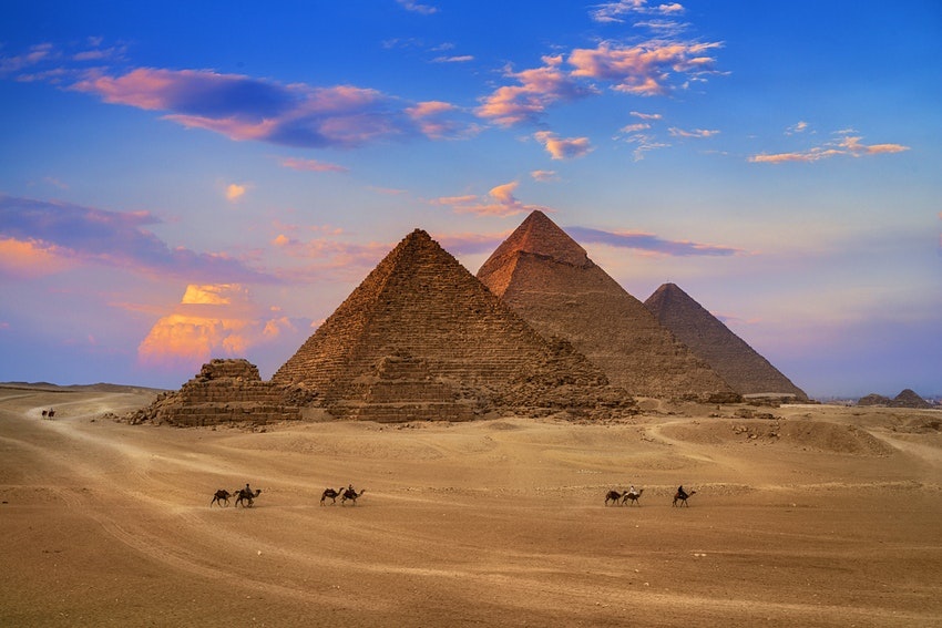 Tour a las Piramides de Giza y Wadi el Hitan desde el aeropuerto de El Cairo