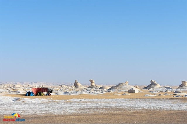 Tour de 4 días al Desierto Blanco con la cueva de Djara y el Oasis de Bahariya desde El Cairo