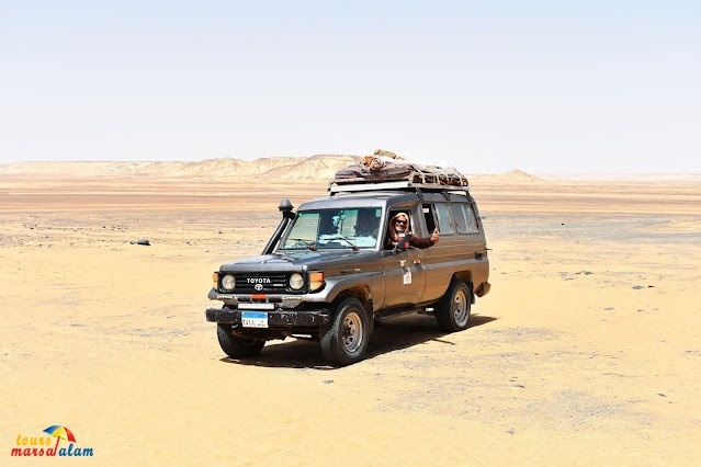 Tour de 4 días al Desierto Blanco con la cueva de Djara y el Oasis de Bahariya desde El Cairo