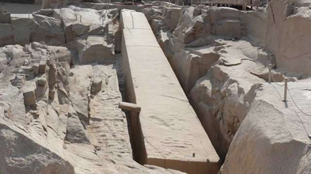 Tour nocturno a Abu Simbel y Asuan desde Luxor