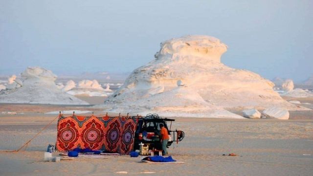 Una noche en el Desierto Blanco y campamento en Bahariya desde El Cairo