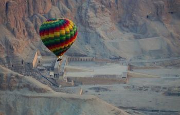 Excursión de dos días a Lúxor desde Hurghada con globo aerostático