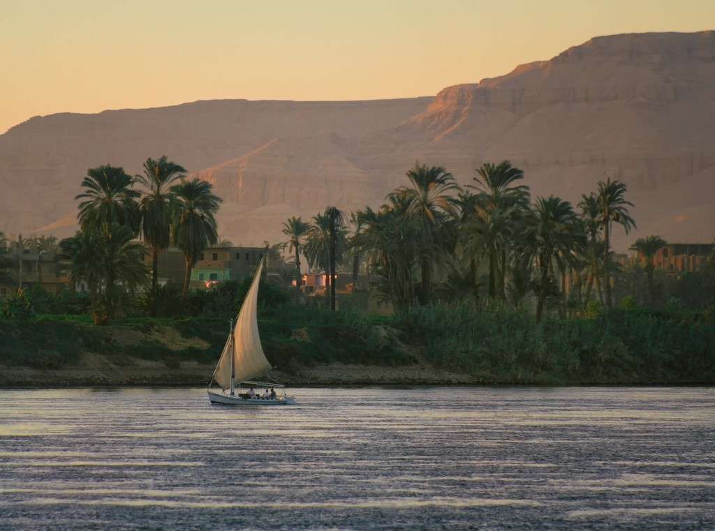 Paseo en faluca al atardecer por el Nilo en Luxor