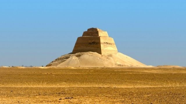 Excursion dune journée aux pyramides de Dahchour et de Meidoum au départ du Caire