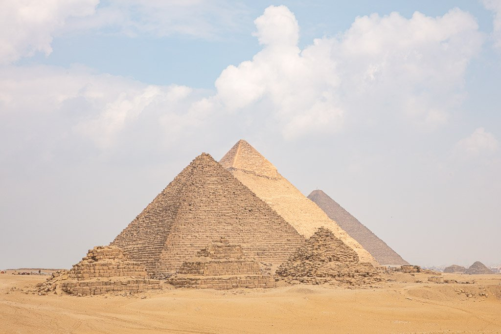 2 Days trip to the white desert and Giza Pyramids from Alexanderia Port
