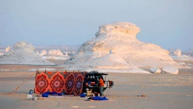 Tour di due giorni nel deserto bianco e nell'oasi di Bahariya con partenza da Luxor Escursione di due giorni nel deserto bianco e nelloasi di Bahariya con partenza da Luxor.
