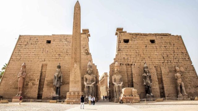 Escursione di un giorno ai templi di Luxor e Karnak Escursione di un giorno ai templi di Luxor e Karnak