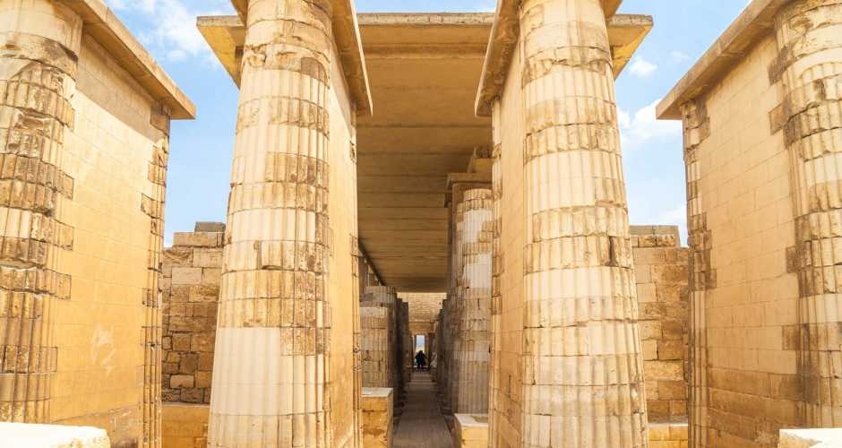 De trappenpiramide van Djoser in Sakkara 