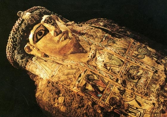 De vallei van de gouden mummies in de oase van Bahariya 